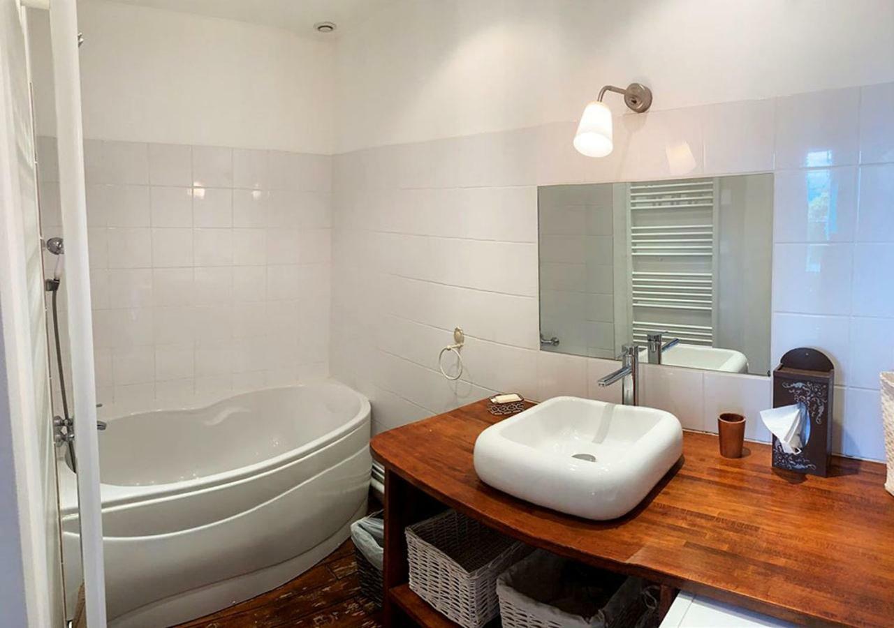 La Maison De Vacances Les Marronniers มองตาเญ ภายนอก รูปภาพ